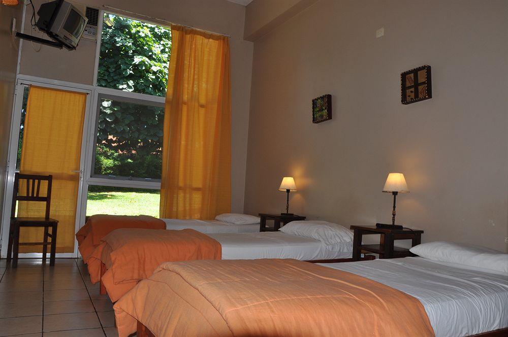 Iguazu Inn Hostel Puerto Iguazú Eksteriør billede