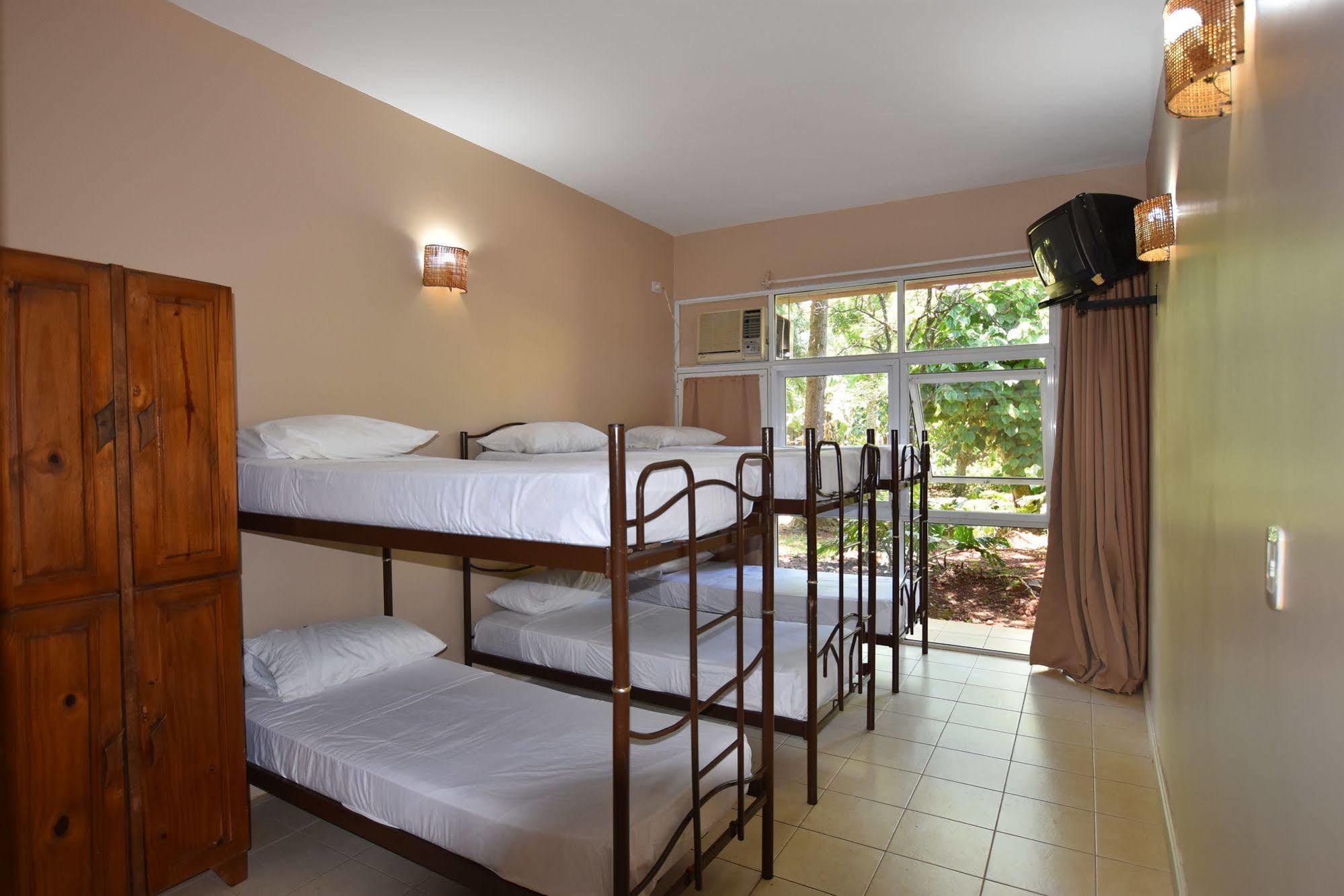 Iguazu Inn Hostel Puerto Iguazú Eksteriør billede