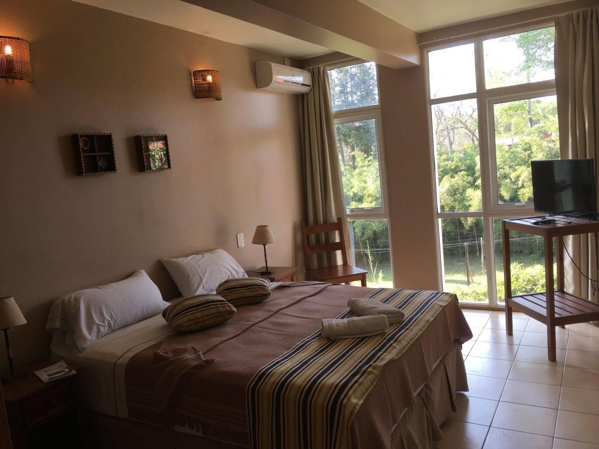 Iguazu Inn Hostel Puerto Iguazú Eksteriør billede