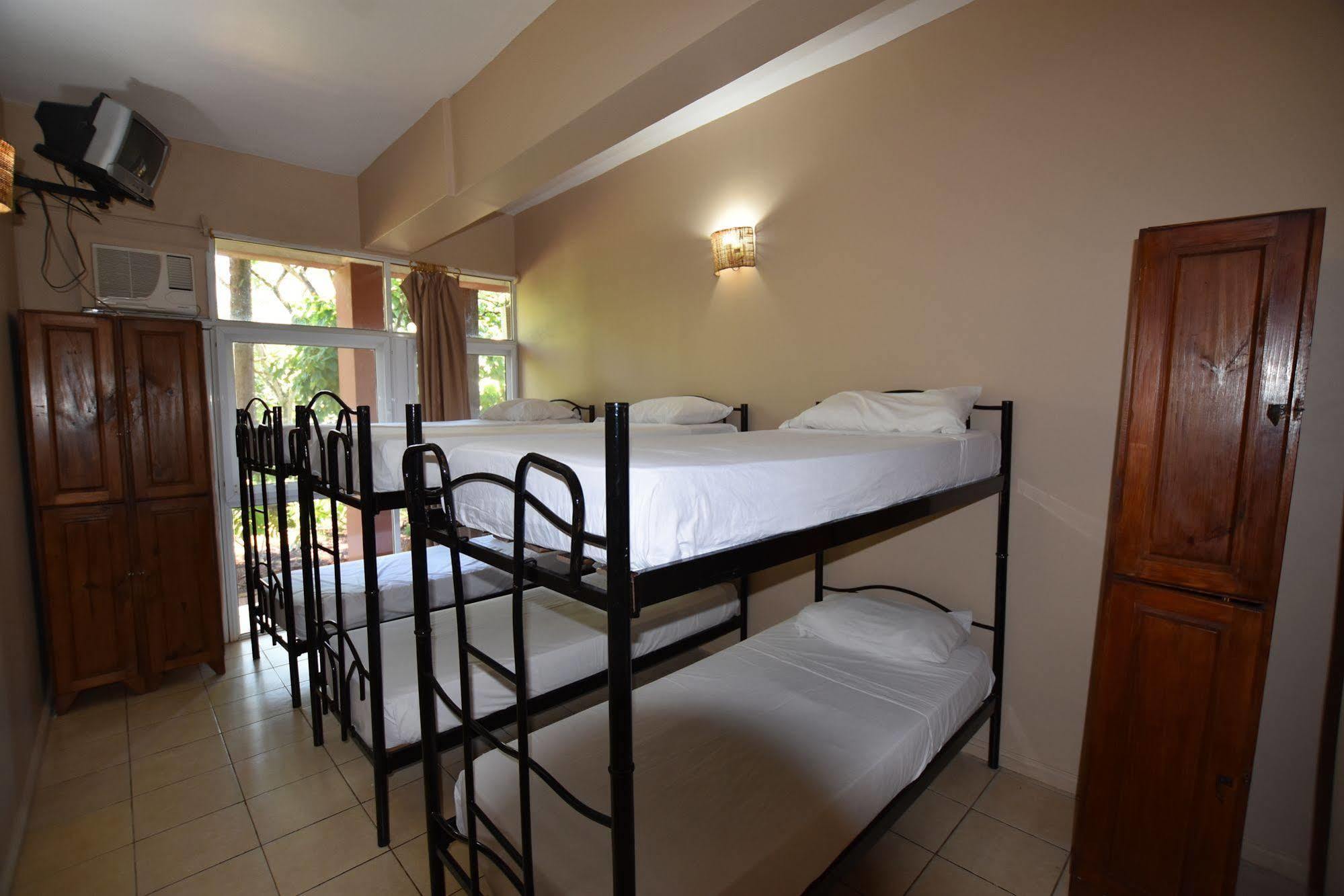 Iguazu Inn Hostel Puerto Iguazú Eksteriør billede