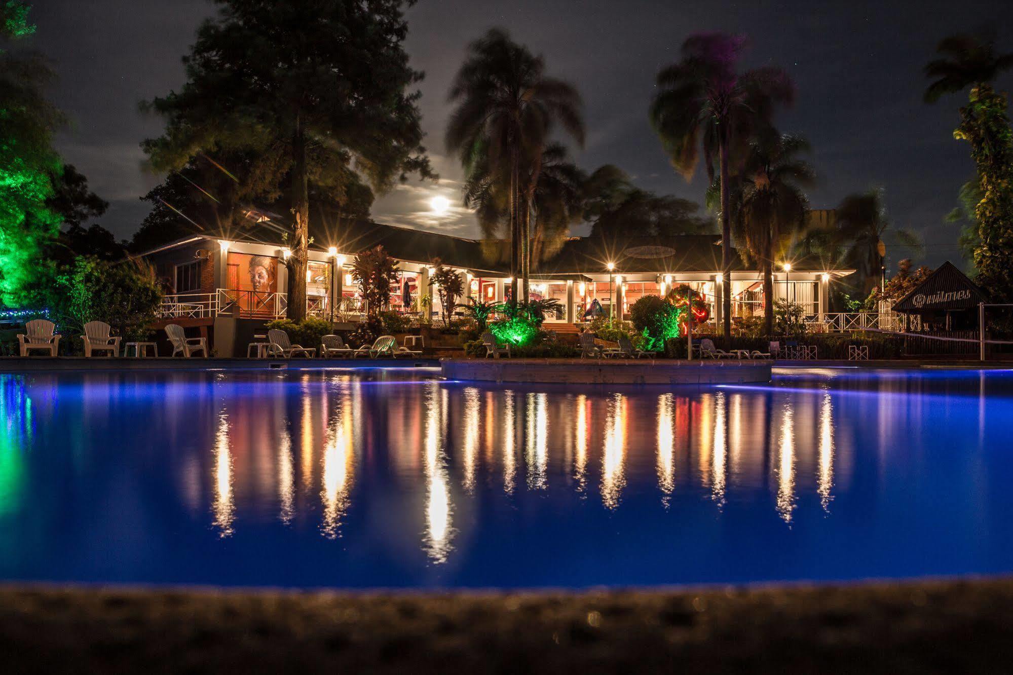 Iguazu Inn Hostel Puerto Iguazú Eksteriør billede
