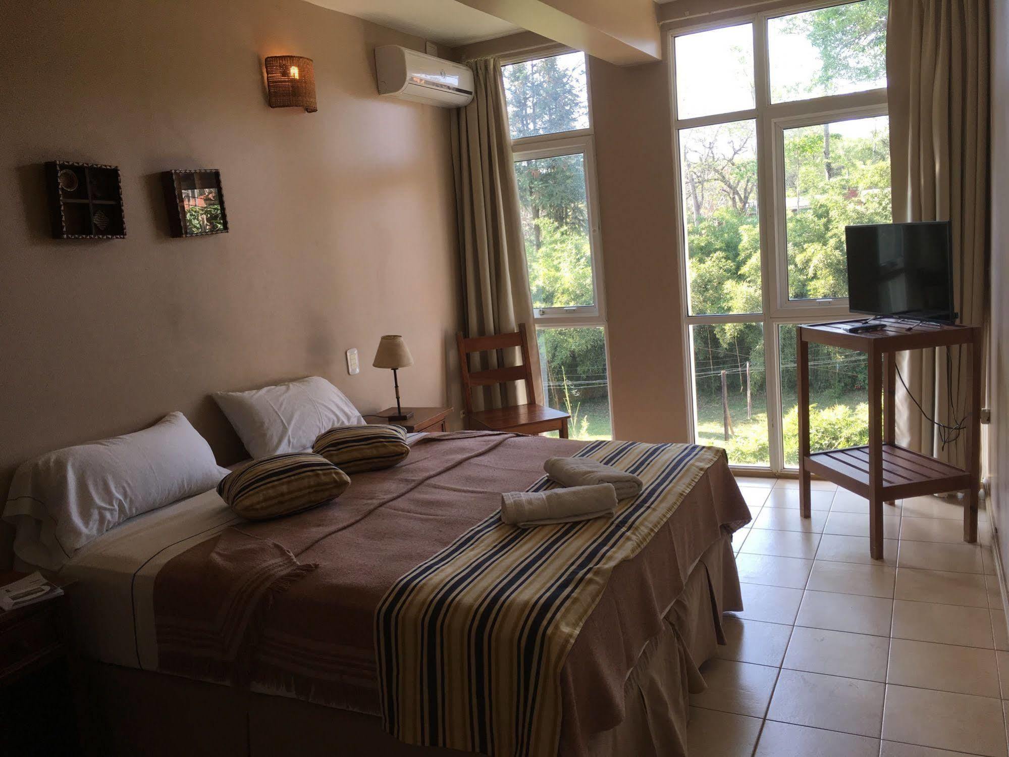 Iguazu Inn Hostel Puerto Iguazú Eksteriør billede